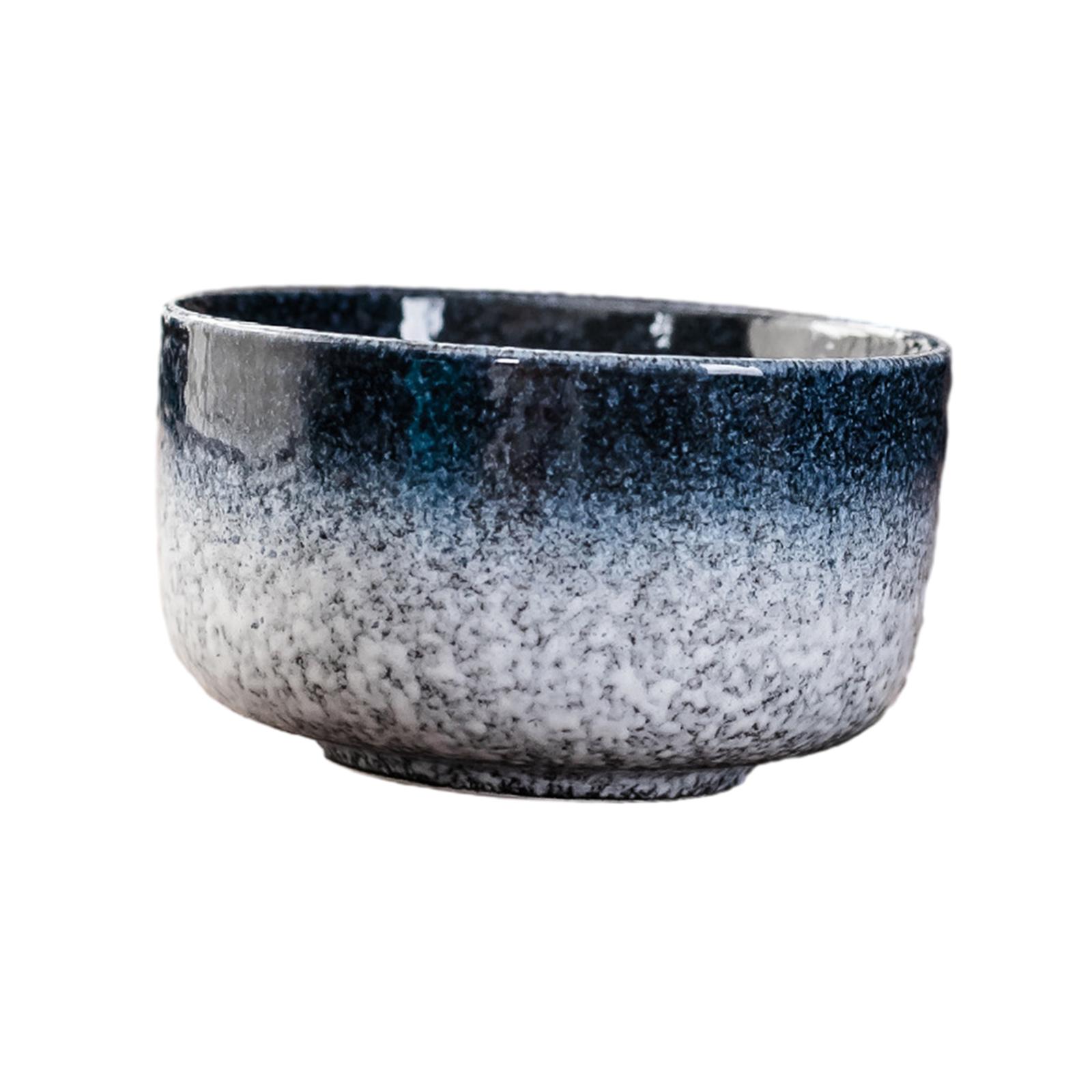 陶器製の抹茶碗。伝統的な日本の茶道具。抹茶を打つための茶筅、 - Japanese Pottery のレビューと価格