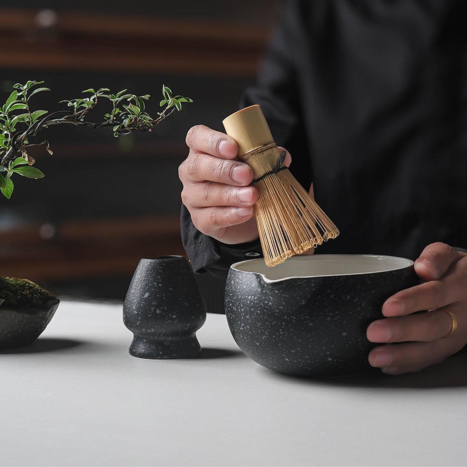 手作りの陶器製抹茶茶碗、注ぎ口付きの伝統的な日本の茶碗、日常 - Japanese Pottery のレビューと価格